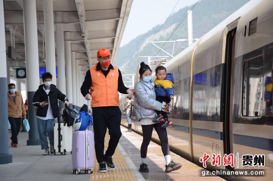 贵州铁路部门 多种形式开展 3.5学雷锋纪念日 志愿服务活动